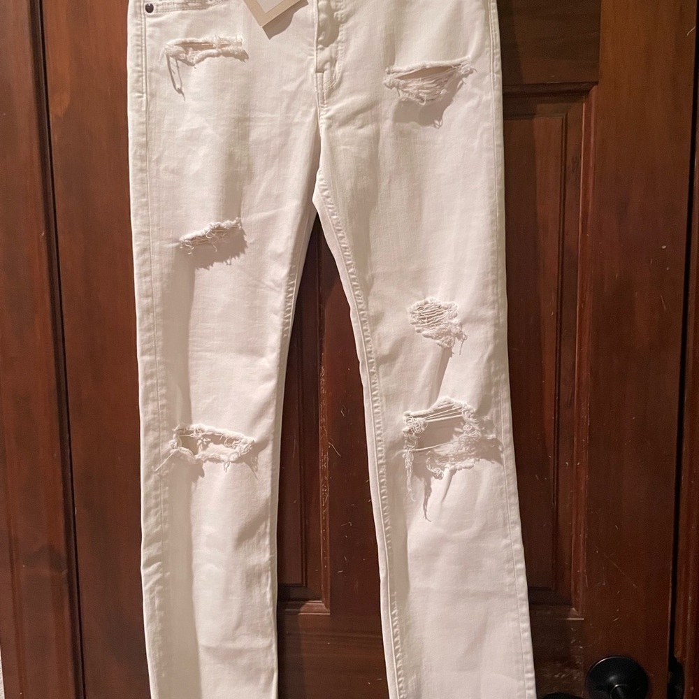 Chic Distressed White Straight Leg Jeans